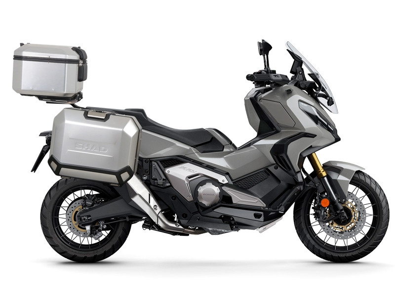 Set aluminijastih kofera sa nosačima in pločo SHAD TERRA, 48L stražnji kofer i 36L bočni koferi SHAD HONDA X-ADV 750