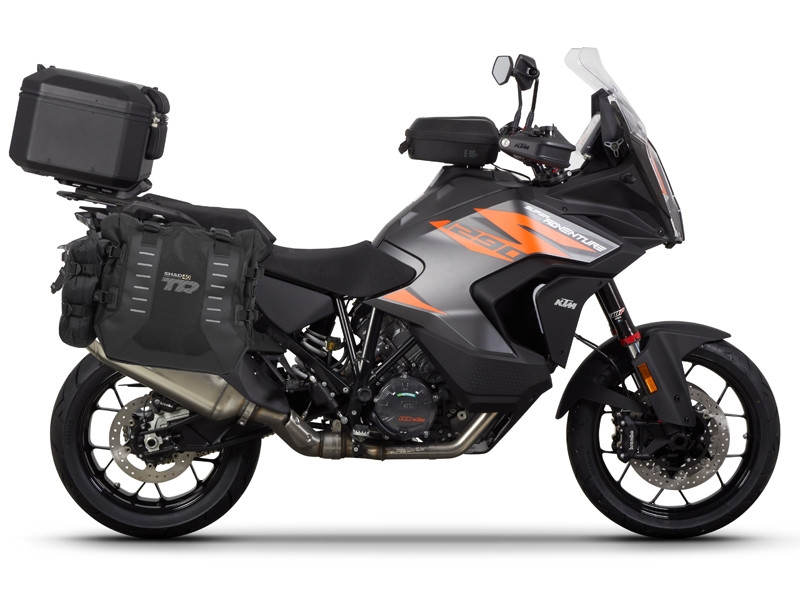 Complete set of SHAD TERRA TR40 adventure saddlebags and SHAD TERRA BLACK aluminium 48L topcase, including mounting kit SHAD KTM Super Adventure 1290 (R, S)